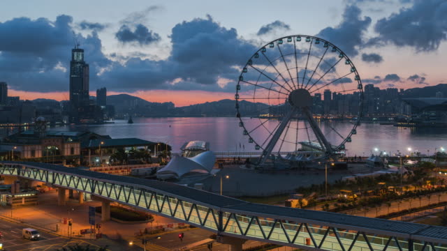 large-ferris-wheel-at-sunrise-in-Hong-Kong-city.
