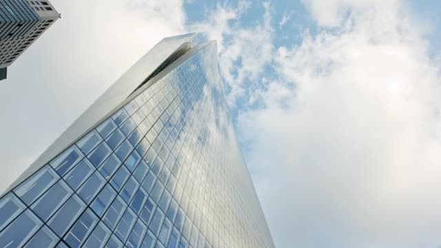 Timelapse-of-modern-glass-skyscraper-in-Tel-Aviv,-Israel-with-cloud-relfections