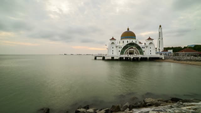 Beautiful-Sunset-At-Melaka-Straits-Floating-Mosque