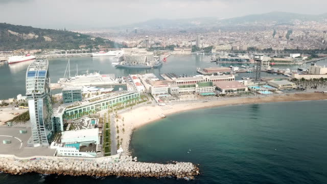 Ansicht-des-Stadtbildes-mit-Hotel-W-Barcelona