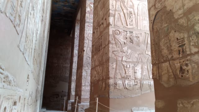 Beautiful-ancient-Temple-of-Medina-Habu.-Egypt,-Luxor.
