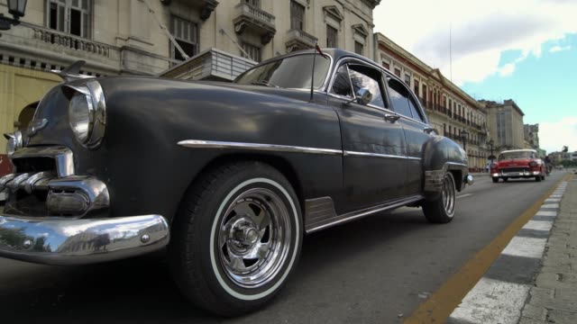 Old-classic-American-1950's-Vintage-Cuban-cars-on-street-city-Havana,-Cuba.