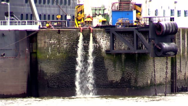 Sewage-flowing-into--river-in-Hamburg