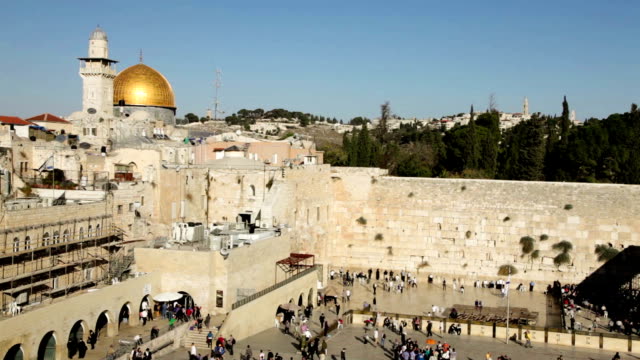 Cúpula-de-la-roca-y-la-muralla-occidental-en-Jerusalén