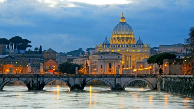 St.-Peter\'s-Basilika,-Ponte-Sant-Angelo-Bridge,-der-Vatikan.---Rom,-Italien.---Zeitraffer