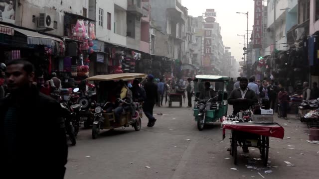 Indians-auf-den-Straßen-von-Neu-Delhi,-Indien