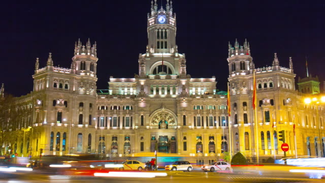 Madrid-Nachtlicht-Placa-de-La-Cibeles-Bereitstellen-Büro-der-Blick-auf-die-Straße-4-k-Zeitraffer-Spanien