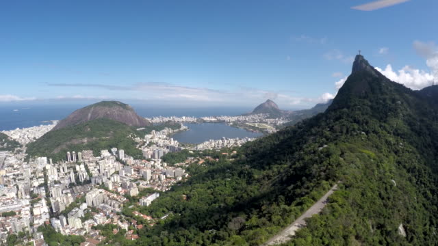 Vista-aérea-de-Cristo-Redentor,-Corcovado-y-el-ciudad-de-Rio-de-Janeiro,-Brasil