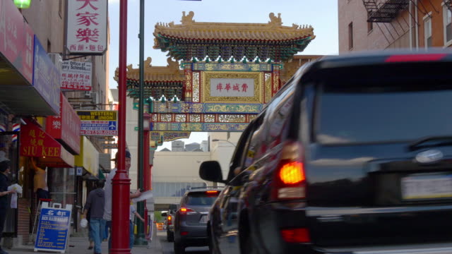 Usa-summer-day-end-philadelphia-china-town-gates-traffic-street-view-4k