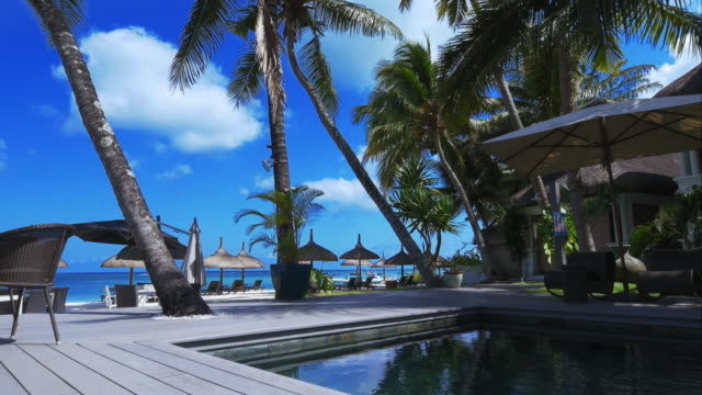 4-K-perfekte-Urlaubs-Postkarte-in-einem-Luxus-resort-am-Meer