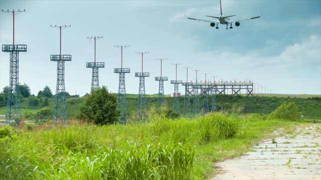 Airport-Final-Approach-Runway-Edge