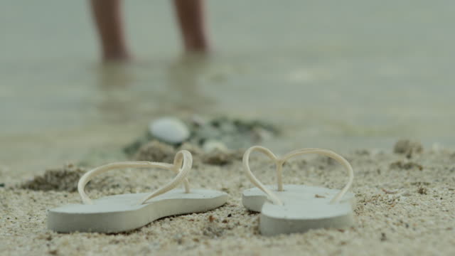 Zapatos-de-baño-en-la-playa