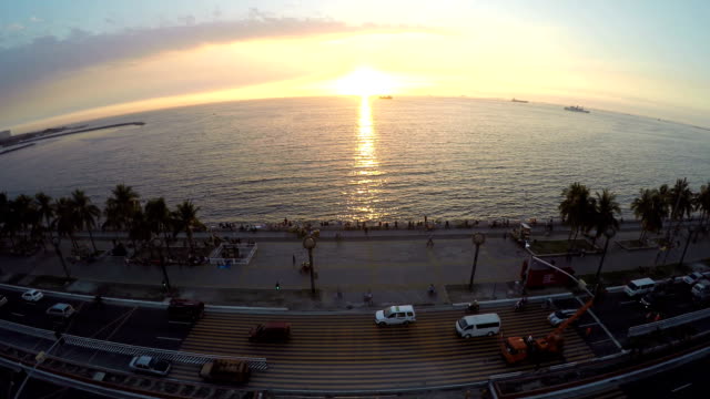 Wunderschöner-Sonnenuntergang-in-der-Bucht-von-Manila