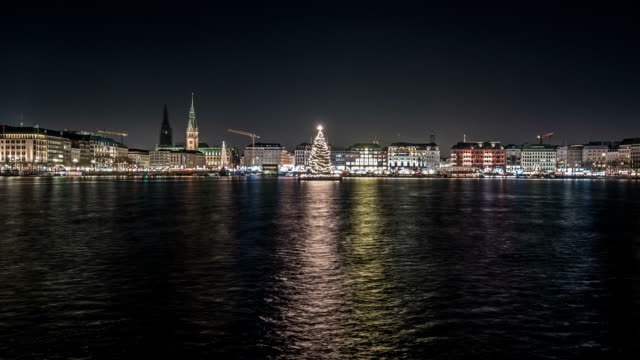 Weihnachten-im-Inneren-Alster-in-Hamburg