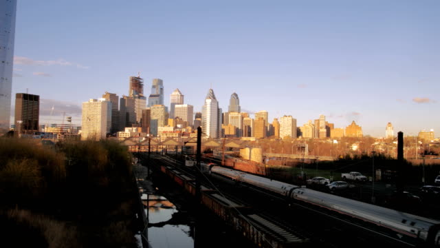 Train-coming-to-Philadelphia