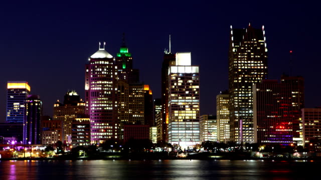 Timelapse-of-the-Detroit-skyline,-Michigan-from-day-to-night