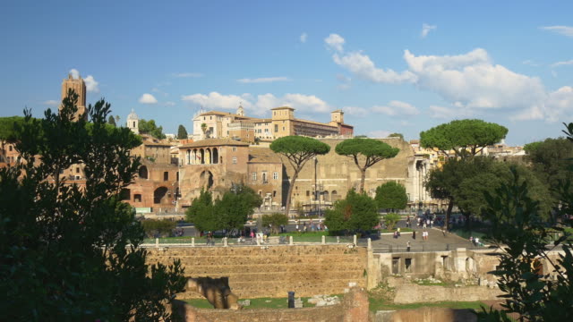 panorama-de-foro-romano-de-la-día-soleado-para-la-ciudad-de-Roma-Italia-4k
