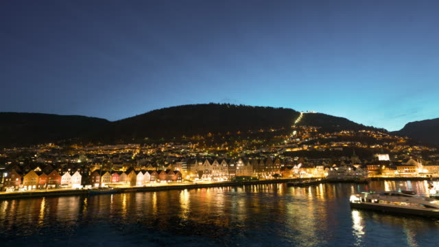 BERGEN,-Noruega:-Panorama-Bergen-ciudad-mañana.