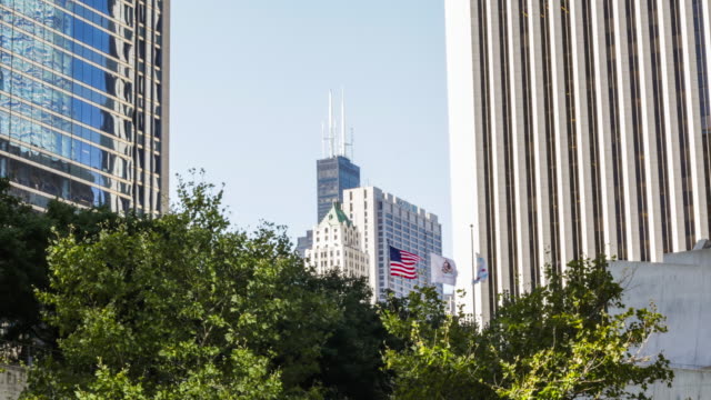 Lapso-de-tiempo-de-Chicago-Sears-Willis-Tower-banderas
