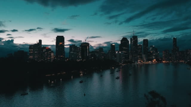 Ciudad-de-Brisbane-en-la-noche-4K