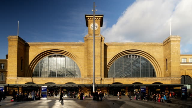 La-Estación-Ferroviaria-de-King\'s-Cross-es-de-la-fachada-del-hotel,-de-Londres.
