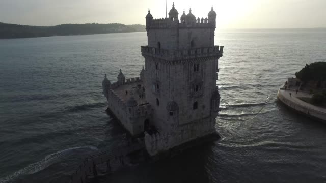 Vista-aérea-de-la-torre-de-Belem,-Lisboa,-Portugal