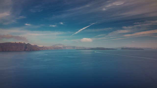 panorama-de-Bahía-de-la-isla-de-santorini-día-soleado-4-tiempo-k-caer-Grecia