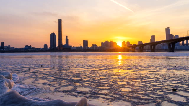 Day-to-Night-Time-Lapse-winter-of-Seoul-City,South-Korea