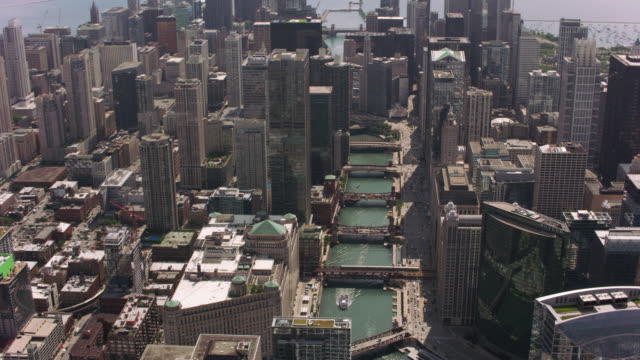 Aerial-shot-of-Navy-Pier-and-downtown-Chicago.