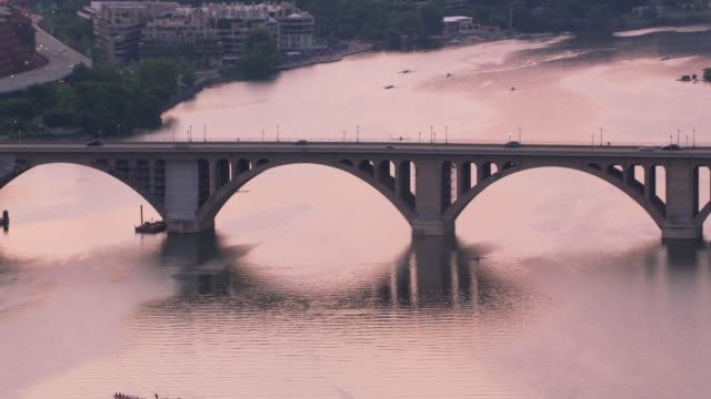 Vista-aérea-del-río-de-Potomac-al-atardecer.