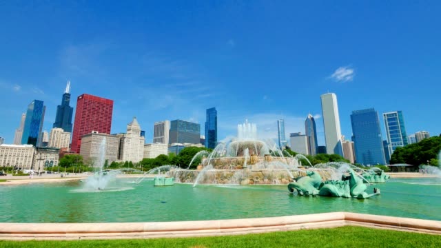 Chicago-Downtown-Skyline-from-the-Buckingham-Fountain-View
