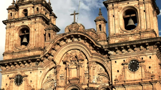 Zoom-in-Schuss-der-Kirche-der-Jesuiten-in-cusco