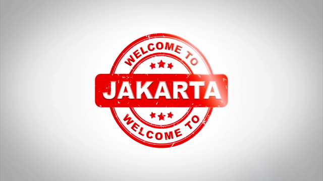 Willkommen-bei-JAKARTA-unterzeichnet-Stanzen-Holz-Stempel-Textanimation.-Roter-Tinte-auf-Clean-White-Paper-Oberfläche-Hintergrund-mit-grünen-matten-Hintergrund-enthalten.