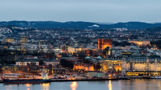 Oslo-city-skyline-day-to-night-timelapse-at-Oslo-City-Hall-and-Harbour,-Oslo-Norway-4K-Time-Lapse