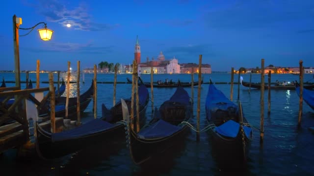 Gondolas-in-lagoon-of-Venice,-Italy