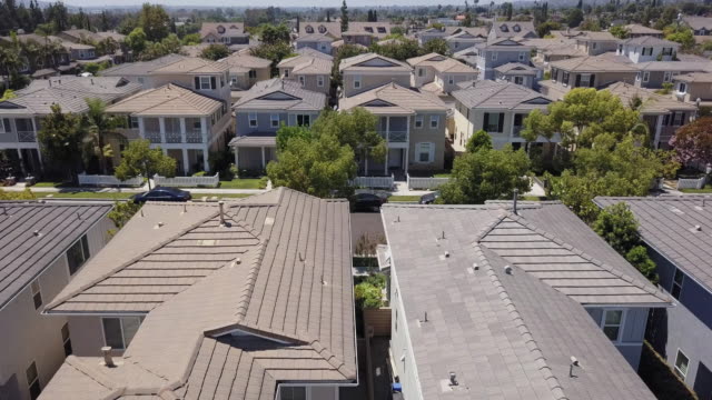 Wealthy-California-Track-House-Suburbs