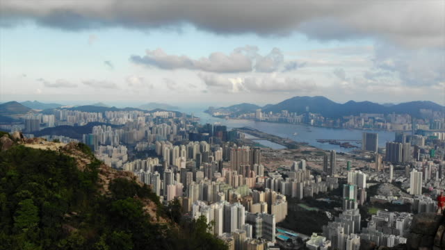 lion-rock-in-hong-kong-with-the-city-background
