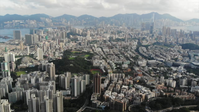 Löwe-Rock-in-Hongkong-mit-dem-Stadt-Hintergrund