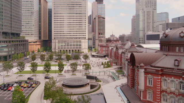 TimeLapse---Scenery-in-front-of-Tokyo-station