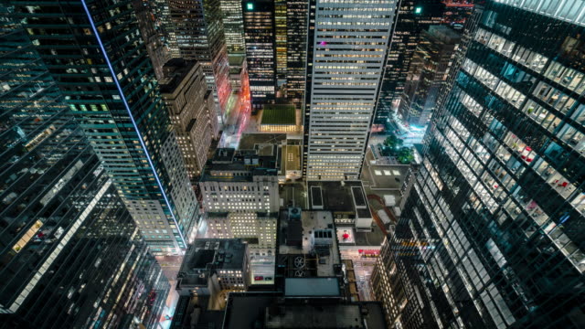 Rooftopping-Wolkenkratzer-Lookdown-in-Toronto
