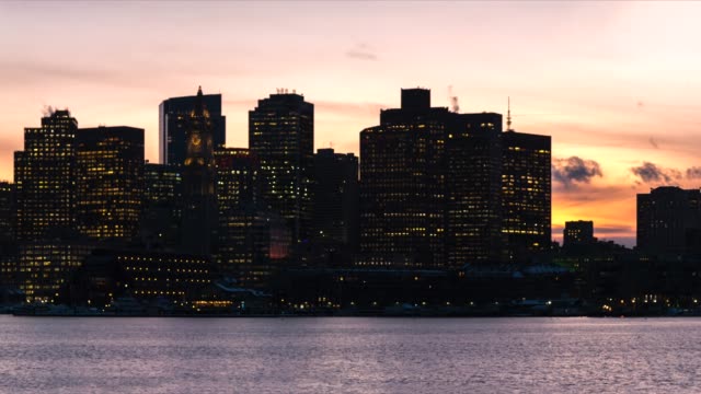 Panorámica-centro-Boston-durante-la-puesta-de-sol-con-cielo-despejado