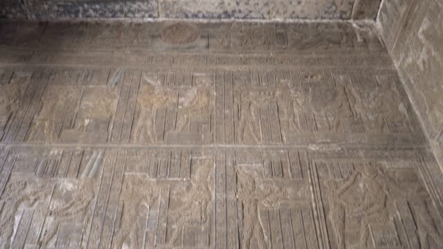 Dendera-Tempel-oder-Tempel-der-Hathor.-Ägypten.-Dendera,-Denderah,-ist-eine-kleine-Stadt-in-Ägypten.-Dendera-Tempel-Komplex,-eine-der-besterhaltenen-Tempelanlagen-aus-alten-Oberägypten.