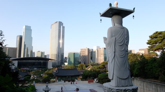 Vista-del-templo-de-Bongeunsa-en-Seúl-de-Corea-del-sur