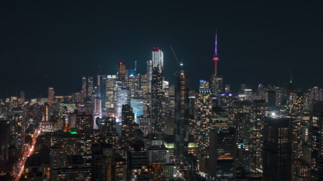 Gran-ciudad-de-noche-moderno-Skyline-de-Toronto-de-noche