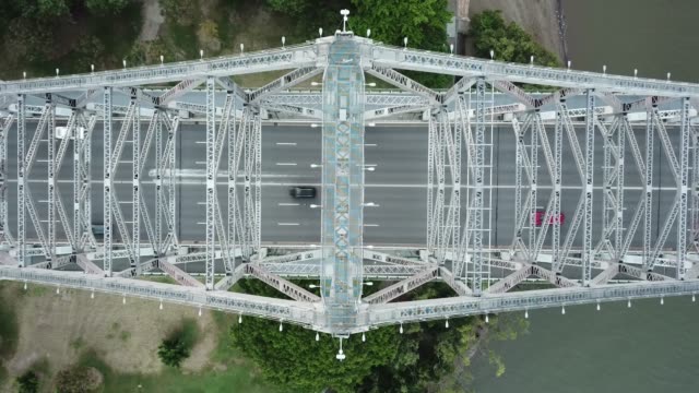 Stau-in-einer-Brücke---Antenne-senkrecht-Winkel-gedreht