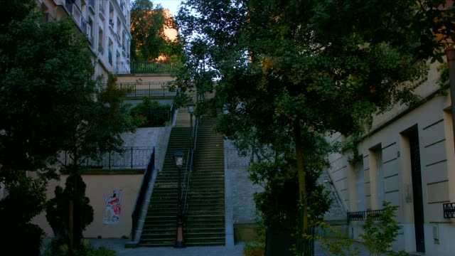 Die-Treppe-der-rue-Mont-Cenis