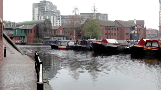Wide-Shot-of-Narrow-Boats-Docked-in-Canal-Harbour