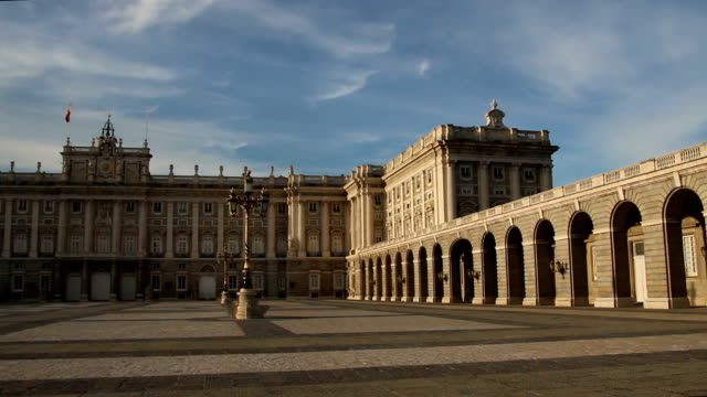 Spanien.---Royal-Palace-in-Madrid.---Übersicht-von-rechts-nach-links