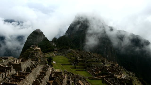 Machu-Picchu-in-den-Wolken