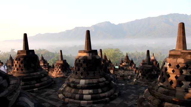 Templo-de-Borobudur-durante-el-amanecer-tiempo